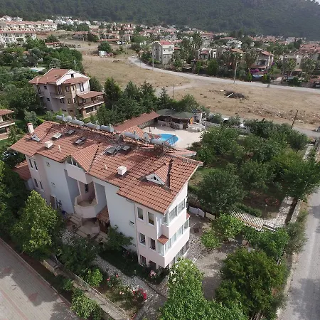 Manolya Apart Oludeniz フェティエ